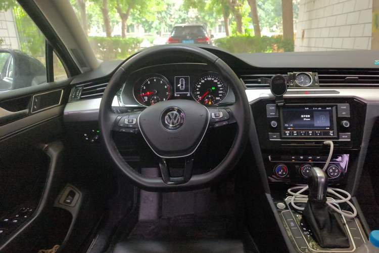 Used Volkswagen Magotan 2019 330TSI DSG Leading Model China VI Standard Steering Wheel