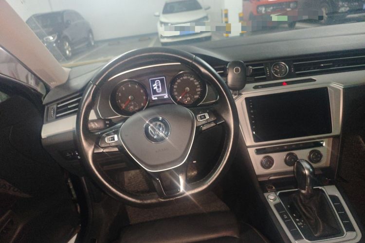 Used Volkswagen Magotan 2019 280TSI DSG Comfort Model China V Standard Steering Wheel