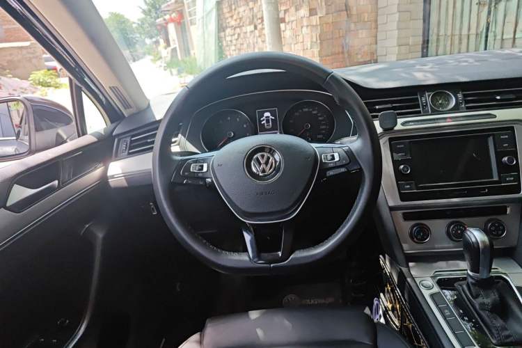 Used Volkswagen Magotan 2019 280TSI DSG Comfort Model China VI Standard Steering Wheel