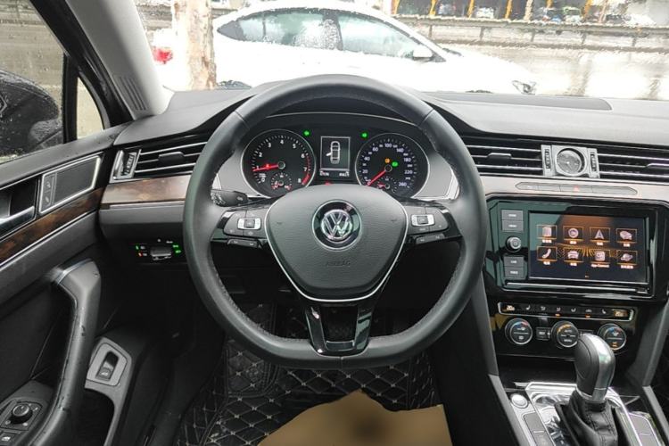 Used Volkswagen Magotan 2019 330TSI DSG Luxury Version China VI Standard Steering Wheel