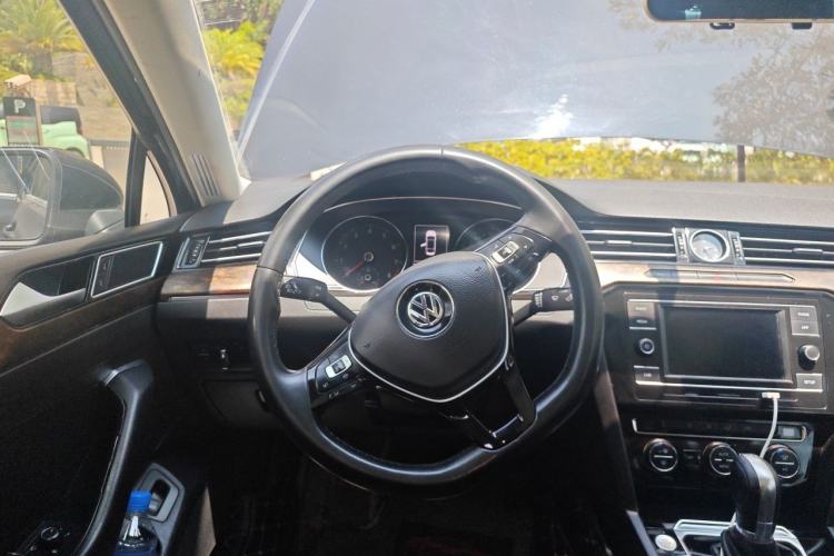 Used Volkswagen Magotan 2019 330TSI DSG Leading Edition China V Standard Steering Wheel
