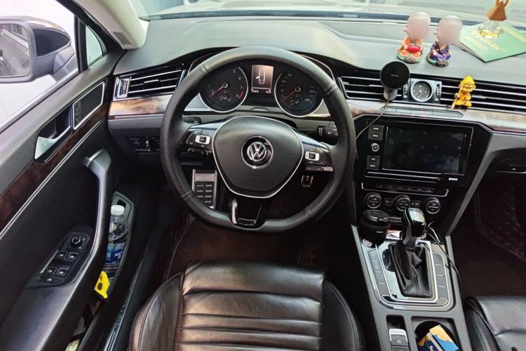 Used Volkswagen Magotan 2019 330TSI DSG Luxury Model China V Standard Steering Wheel