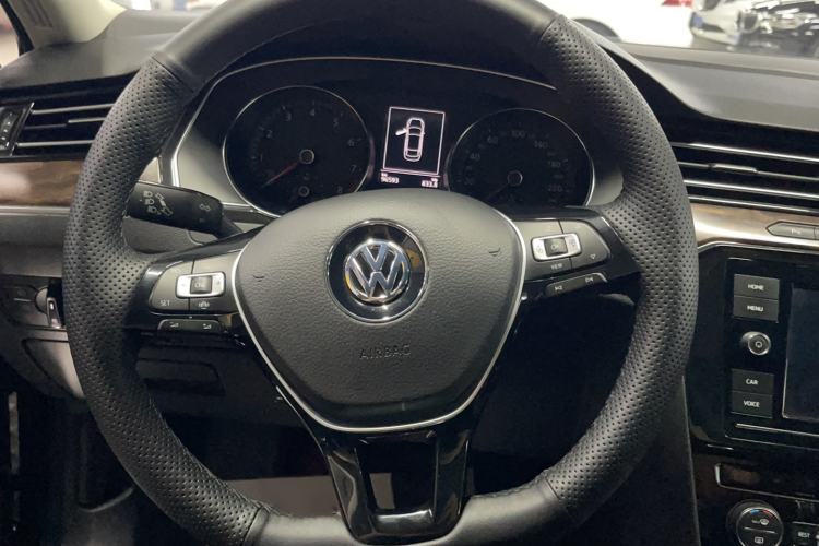 Used Volkswagen Magotan 2019 330TSI DSG Luxury Model China V Standard Steering Wheel