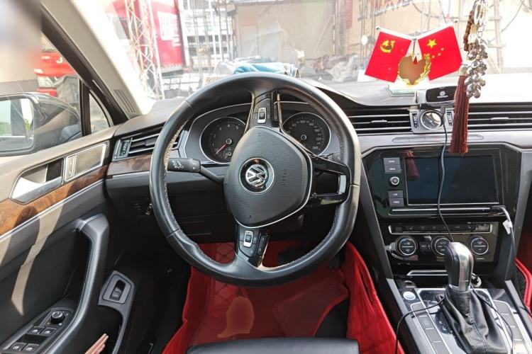 Used Volkswagen Magotan 2019 330TSI DSG Luxury Version China VI Standard Steering Wheel
