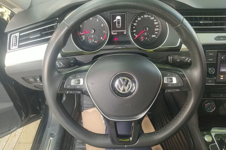 Used Volkswagen Magotan 2019 330TSI DSG Leading Edition China V Standard Steering Wheel