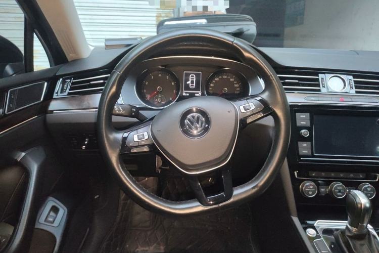 Used Volkswagen Magotan 2019 330TSI DSG Luxury Version China VI Standard Steering Wheel