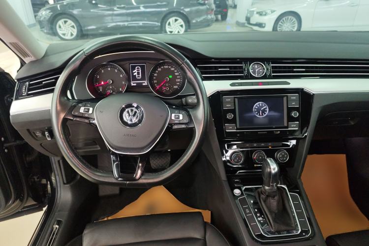 Used Volkswagen Magotan 2019 280TSI DSG Leading Model China VI Standard Steering Wheel