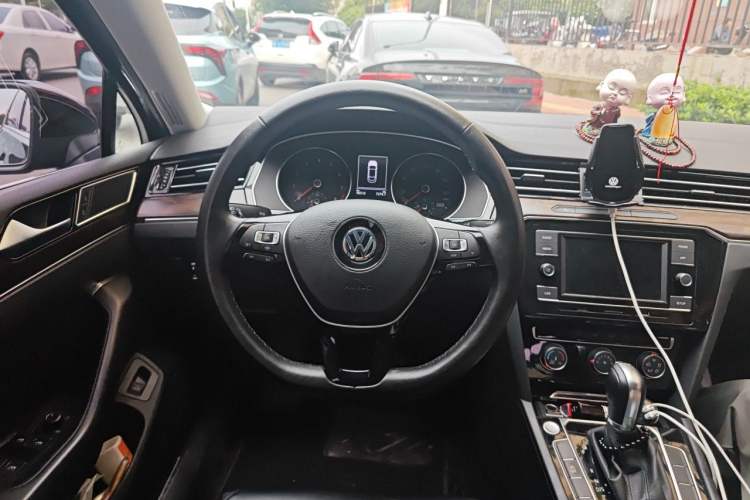 Used Volkswagen Magotan 2019 330TSI DSG Leading Model China VI Standard Steering Wheel