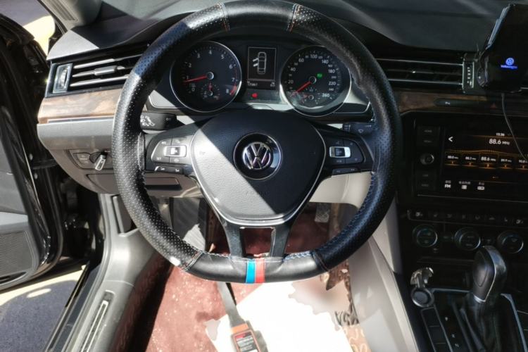 Used Volkswagen Magotan 2019 330TSI DSG Luxury Model China V Standard Steering Wheel