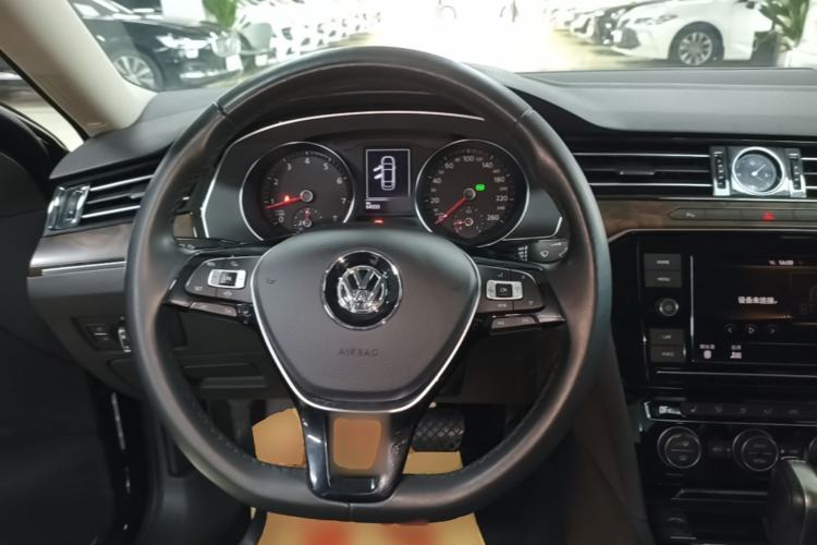 Used Volkswagen Magotan 2019 330TSI DSG Luxury Version China VI Standard Steering Wheel