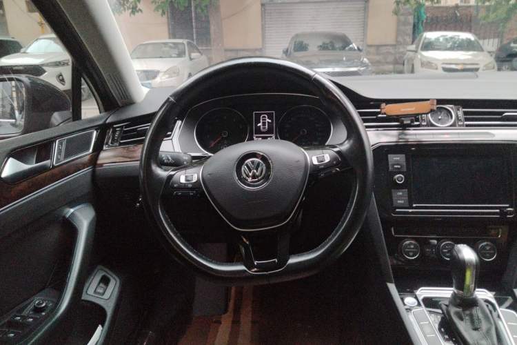 Used Volkswagen Magotan 2019 330TSI DSG Luxury Version China VI Standard Steering Wheel