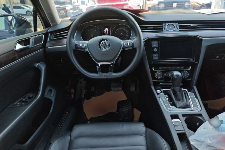 Used Volkswagen Magotan 2019 330TSI DSG Luxury Version China VI Standard Steering Wheel