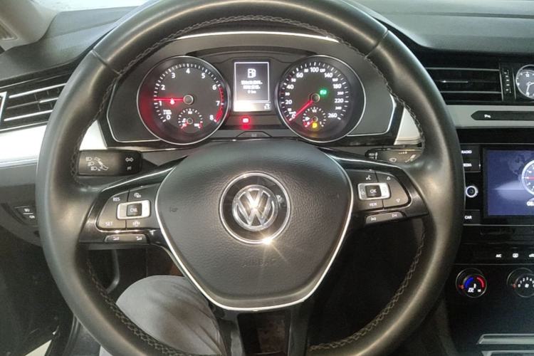 Used Volkswagen Magotan 2019 330TSI DSG Leading Edition China V Standard Steering Wheel