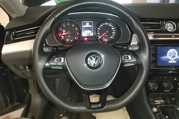 Used Volkswagen Magotan 2019 330TSI DSG Leading Edition China V Standard Steering Wheel