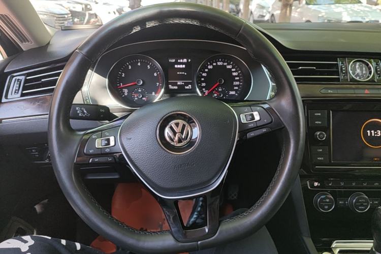 Used Volkswagen Magotan 2019 330TSI DSG Luxury Model China V Standard Steering Wheel