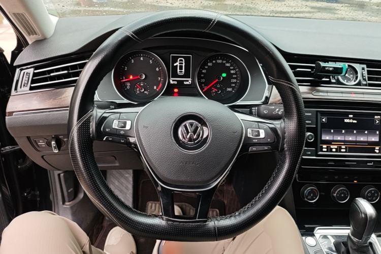 Used Volkswagen Magotan 2019 330TSI DSG Leading Model China VI Standard Steering Wheel
