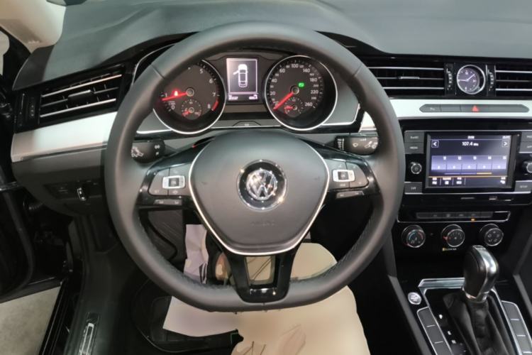 Used Volkswagen Magotan 2019 330TSI DSG Leading Model China VI Standard Steering Wheel