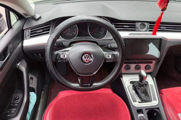 Used Volkswagen Magotan 2019 280TSI DSG Comfort Model China V Standard Steering Wheel