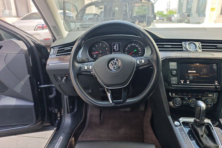 Used Volkswagen Magotan 2019 330TSI DSG Luxury Version China VI Standard Steering Wheel