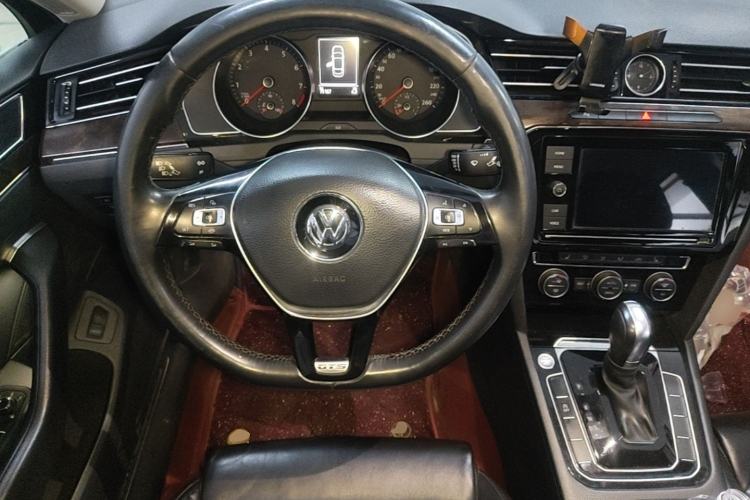 Used Volkswagen Magotan 2019 330TSI DSG Luxury Model China V Standard Steering Wheel