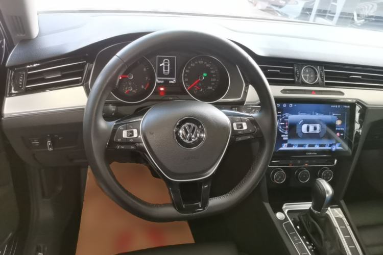 Used Volkswagen Magotan 2019 280TSI DSG Leading Model China V Standard Steering Wheel
