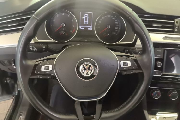 Used Volkswagen Magotan 2019 330TSI DSG Leading Model China VI Standard Steering Wheel