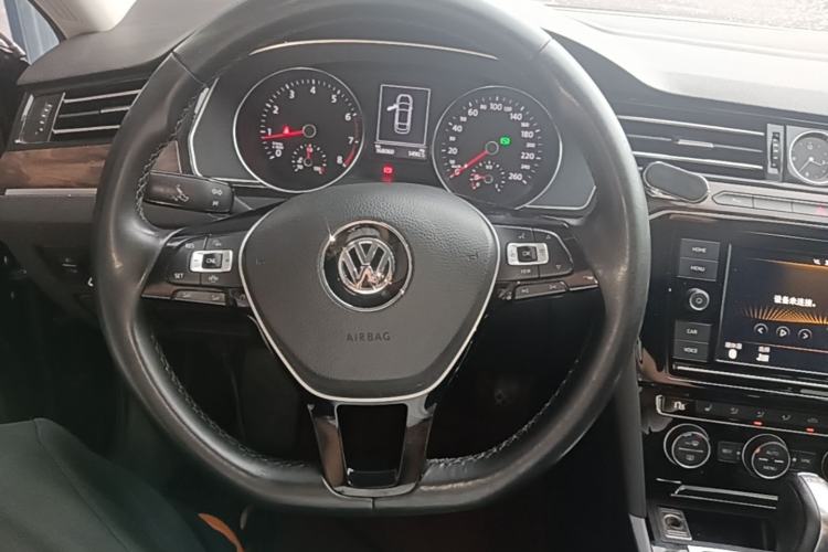 Used Volkswagen Magotan 2019 330TSI DSG Luxury Model China V Standard Steering Wheel