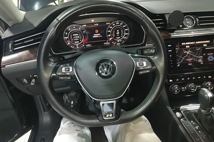 Used Volkswagen Magotan 2019 330TSI DSG Luxury Version China VI Standard Steering Wheel