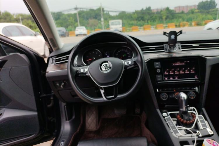 Used Volkswagen Magotan 2019 330TSI DSG Luxury Model China V Standard Steering Wheel