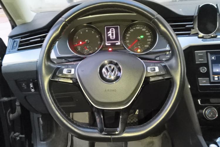 Used Volkswagen Magotan 2019 330TSI DSG Leading Edition China V Standard Steering Wheel