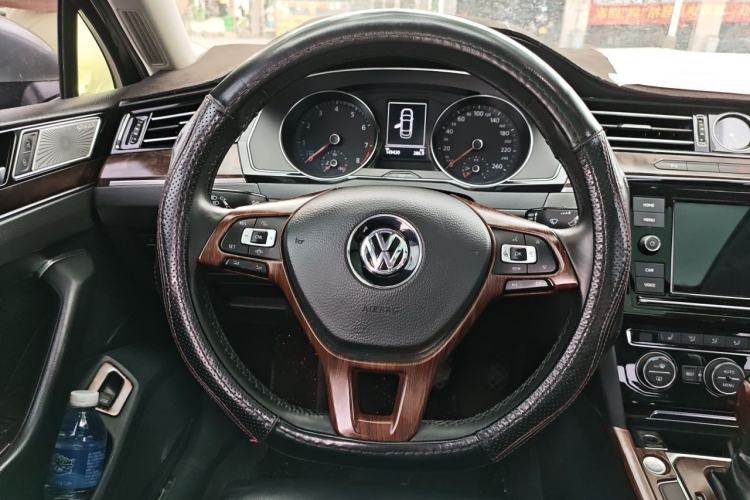 Used Volkswagen Magotan 2019 330TSI DSG Luxury Model China V Standard Steering Wheel