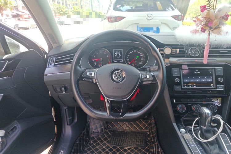 Used Volkswagen Magotan 2019 330TSI DSG Leading Model China VI Standard Steering Wheel