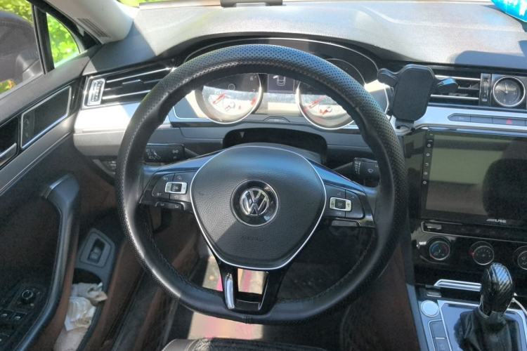 Used Volkswagen Magotan 2019 330TSI DSG Leading Edition China V Standard Steering Wheel