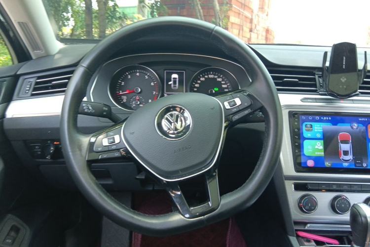 Used Volkswagen Magotan 2019 280TSI DSG Leading Model China V Standard Steering Wheel