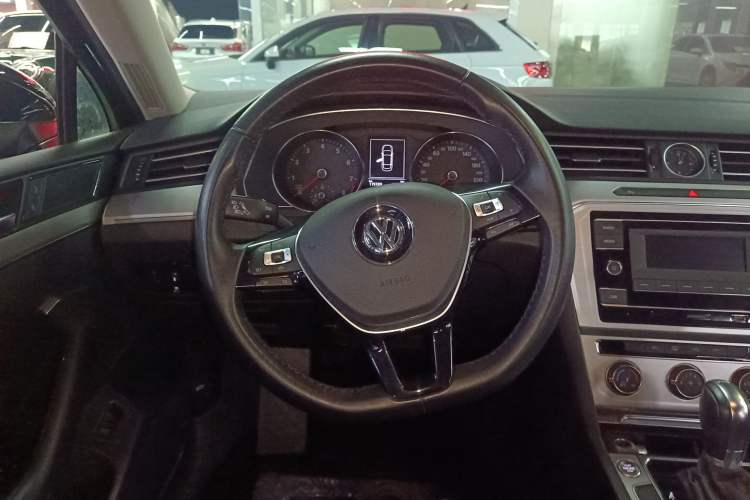 Used Volkswagen Magotan 2019 280TSI DSG Comfort Model China VI Standard Steering Wheel