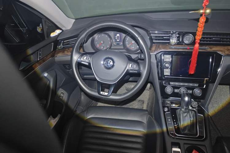 Used Volkswagen Magotan 2019 330TSI DSG Luxury Model China V Standard Steering Wheel