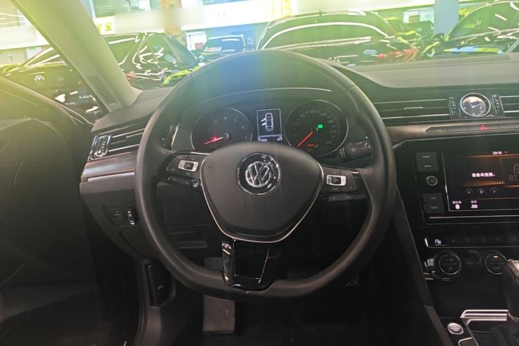 Used Volkswagen Magotan 2019 330TSI DSG Luxury Version China VI Standard Steering Wheel