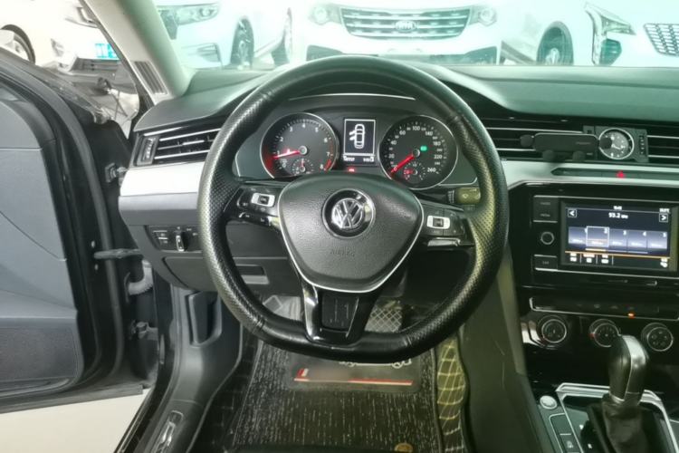 Used Volkswagen Magotan 2019 330TSI DSG Leading Model China VI Standard Steering Wheel