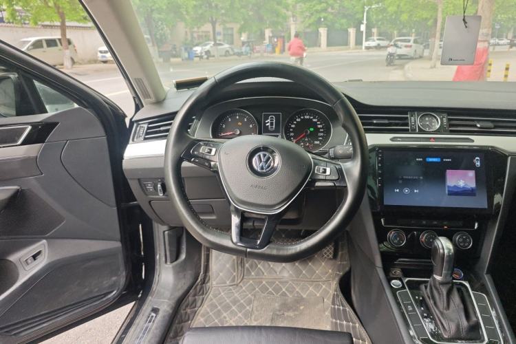 Used Volkswagen Magotan 2019 330TSI DSG Leading Edition China V Standard Steering Wheel