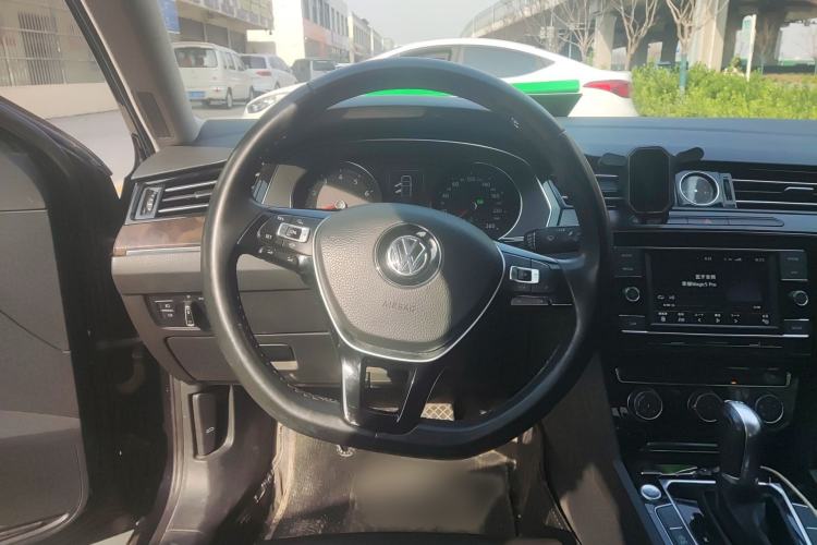 Used Volkswagen Magotan 2019 330TSI DSG Leading Model China VI Standard Steering Wheel