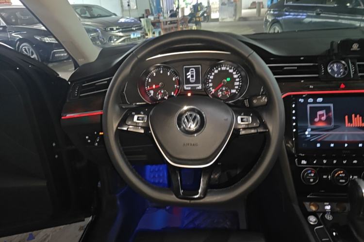 Used Volkswagen Magotan 2019 330TSI DSG Luxury Model China V Standard Steering Wheel