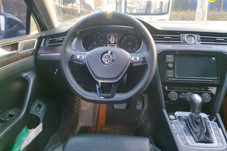 Used Volkswagen Magotan 2019 330TSI DSG Luxury Version China VI Standard Steering Wheel