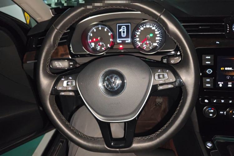 Used Volkswagen Magotan 2019 330TSI DSG Luxury Version China VI Standard Steering Wheel