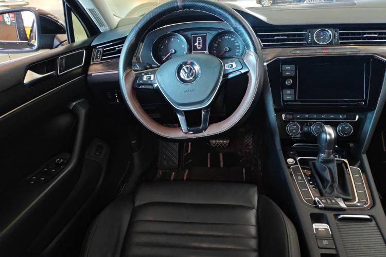 Used Volkswagen Magotan 2019 330TSI DSG Luxury Version China VI Standard Steering Wheel