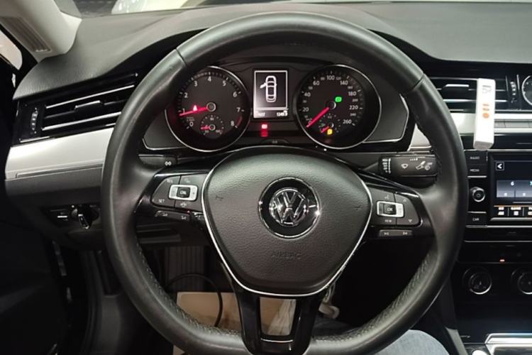 Used Volkswagen Magotan 2019 330TSI DSG Leading Model China VI Standard Steering Wheel