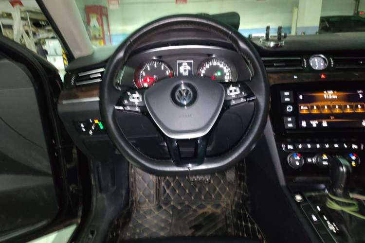 Used Volkswagen Magotan 2019 330TSI DSG Luxury Version China VI Standard Steering Wheel