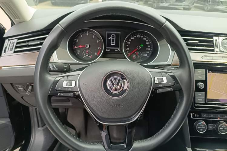 Used Volkswagen Magotan 2019 330TSI DSG Luxury Model China V Standard Steering Wheel