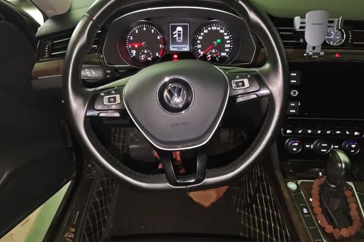Used Volkswagen Magotan 2019 330TSI DSG Luxury Model China V Standard Steering Wheel