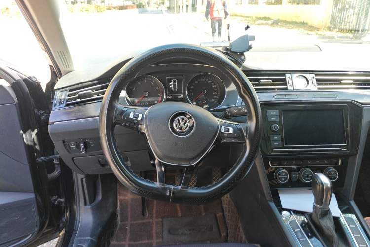 Used Volkswagen Magotan 2019 330TSI DSG Luxury Model China V Standard Steering Wheel