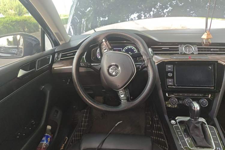 Used Volkswagen Magotan 2019 330TSI DSG Luxury Version China VI Standard Steering Wheel